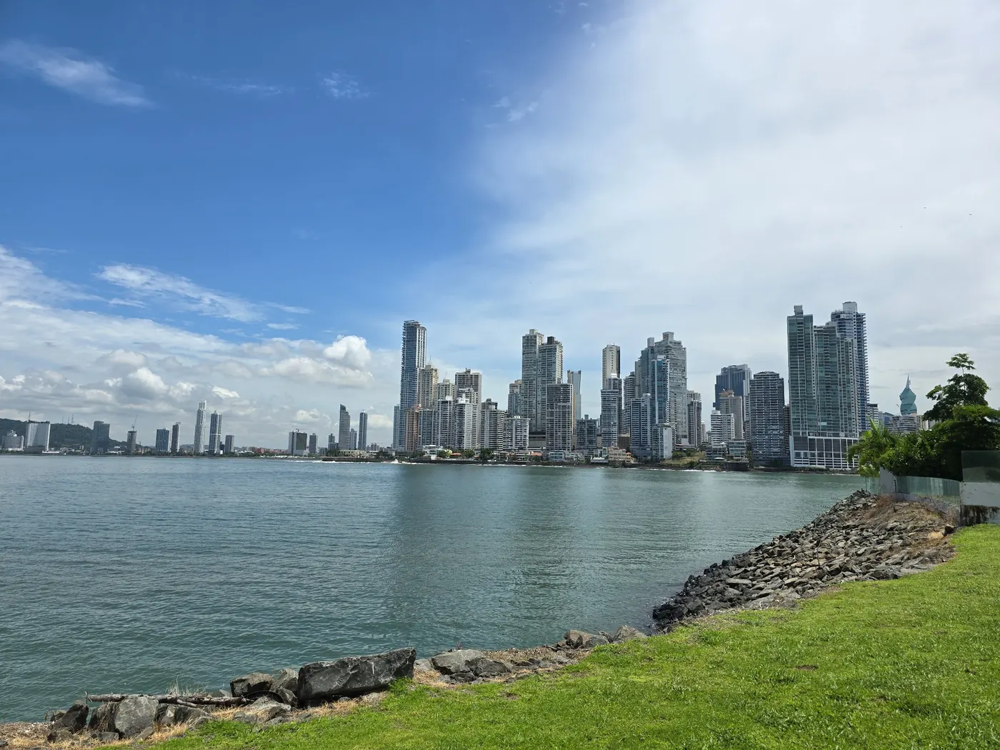 Green coast and Panama bay